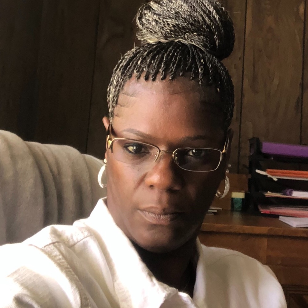 Meet your Posher, Yolanda